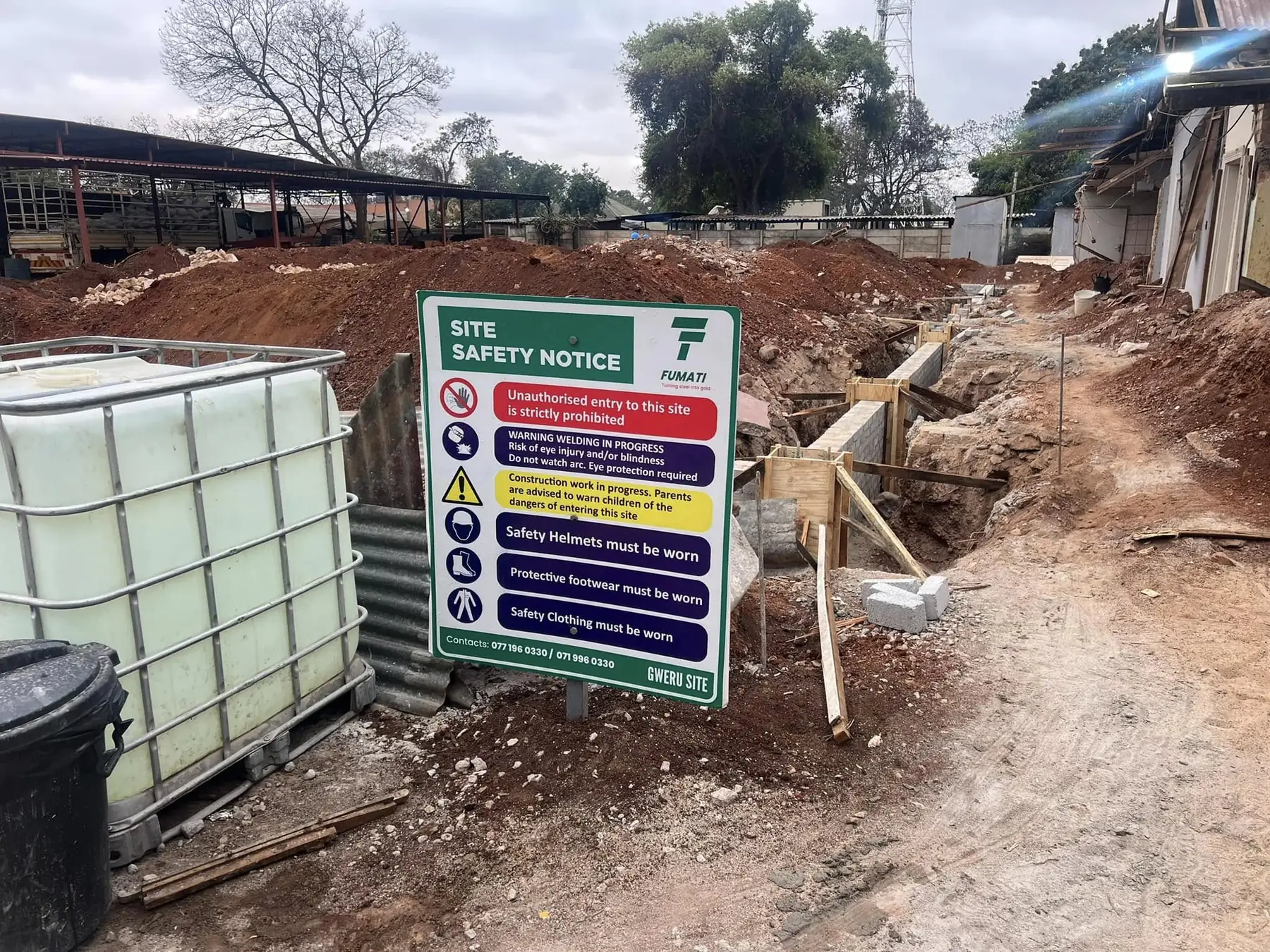 Fumati site safety notice requiring helmets, protective footwear and safety clothing